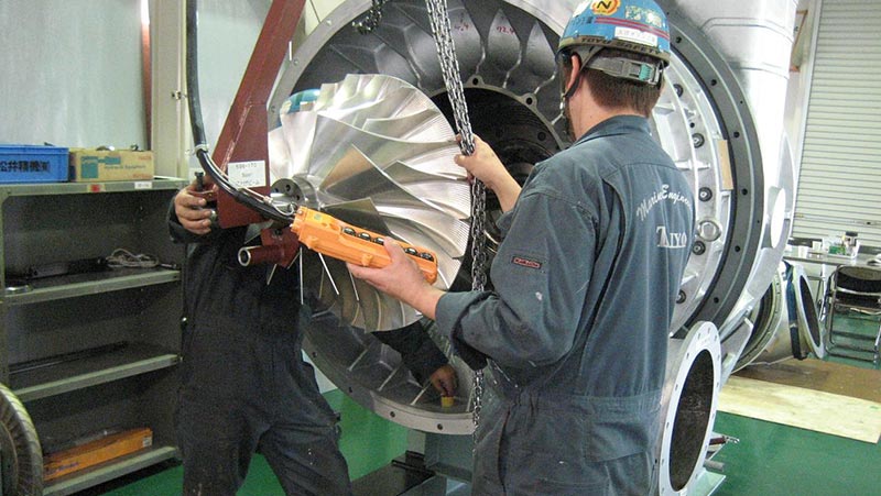 機械整備・修理技術者及び見習い