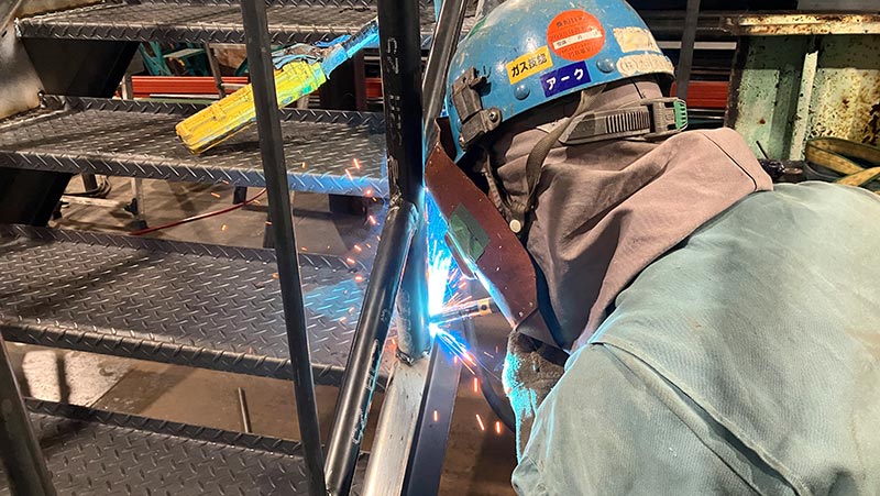 鉄工技術者及び見習い